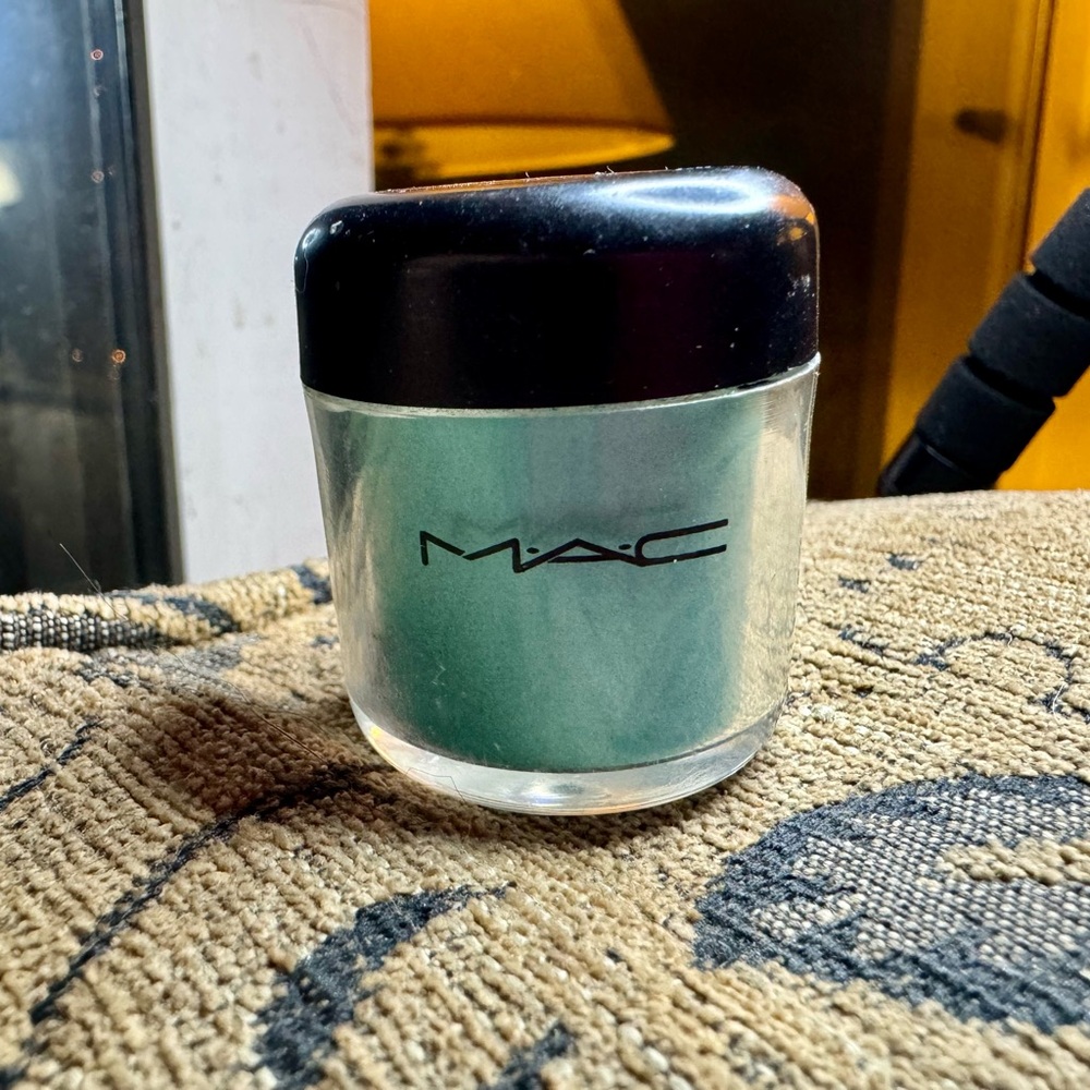 MAC Pigment Powder. - Picture 2 of 5